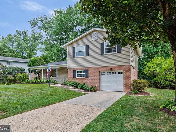 3rd image of 9813 Covent Ct