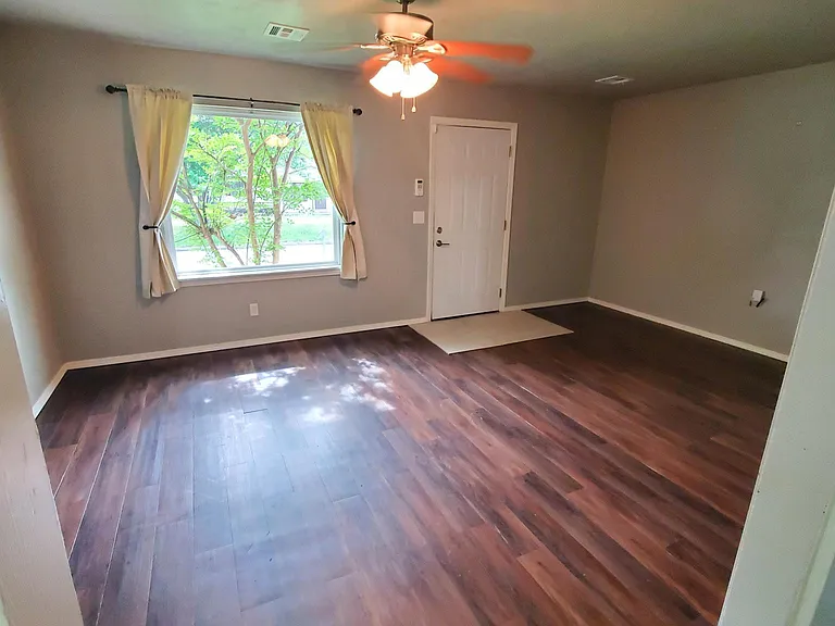 1109 S Date Ave — Photo 5