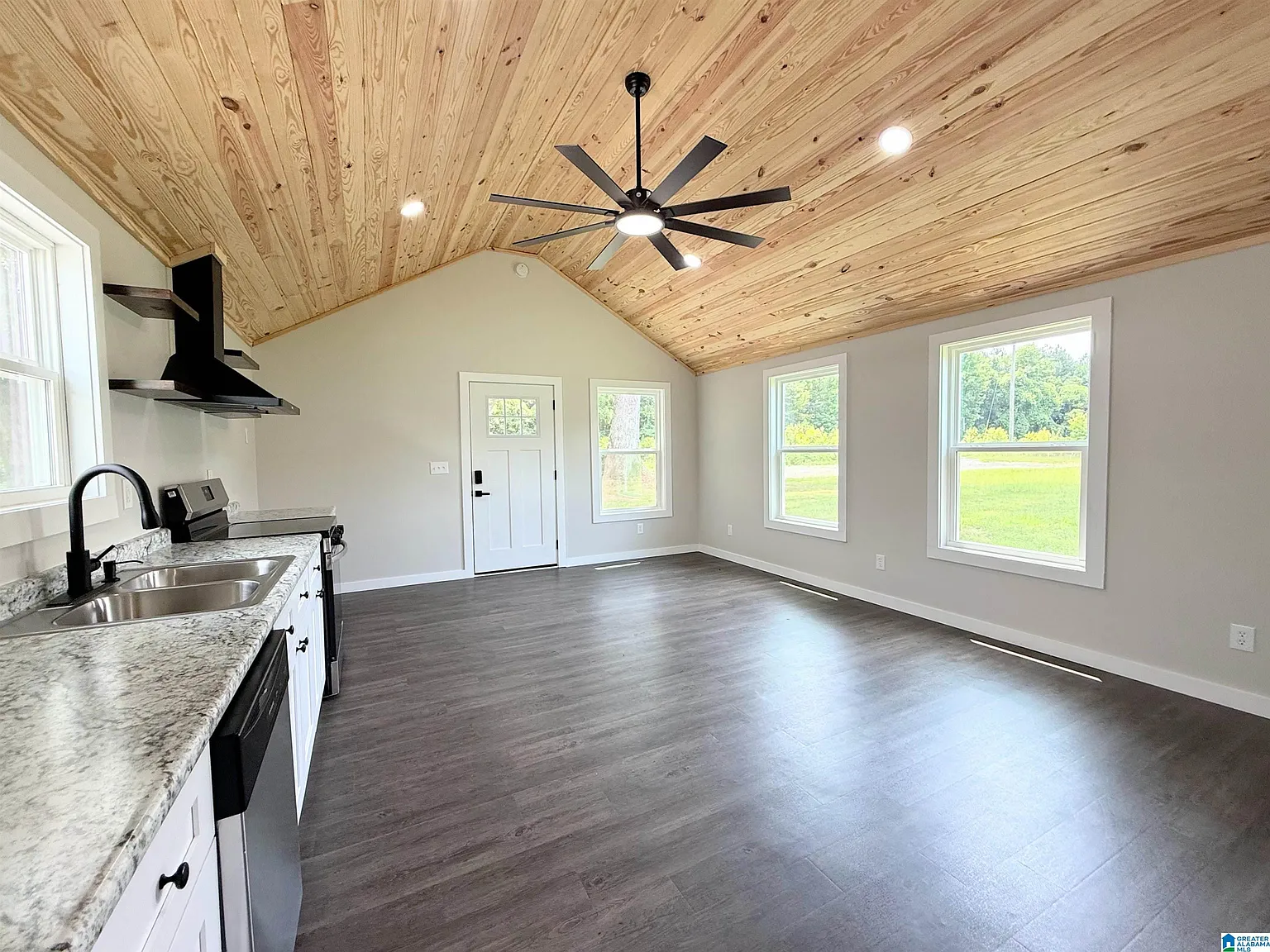 2 bed, 1.0 bath, 720 sqft, $1,300 — Photo 4