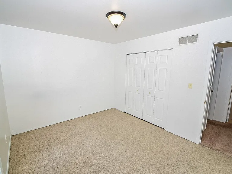 2225 Yorktowne Dr — Photo 12