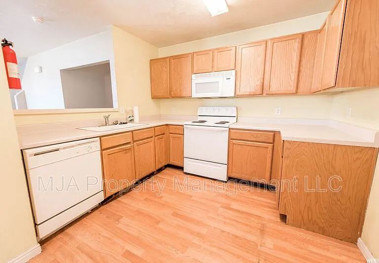 2037 N 2125 W — Photo 12