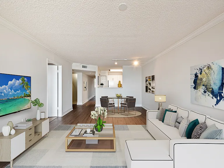 St. Tropez Apartments — Photo 13