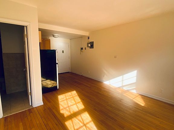 4th image of 890 W Beech St APT 2E