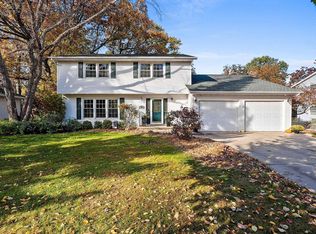 404 Stonehedge Rd, Green Bay, WI 54302