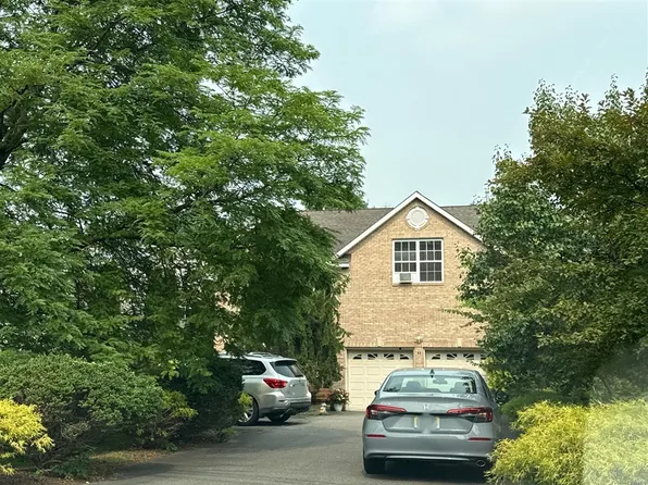 48 Pension Rd, Manalapan, NJ 07726