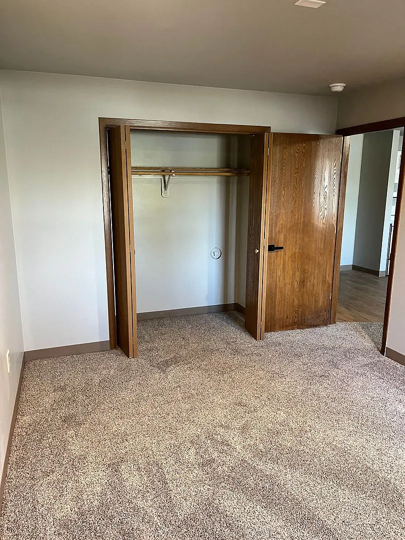 1038 Fond du Lac Ave — Photo 4