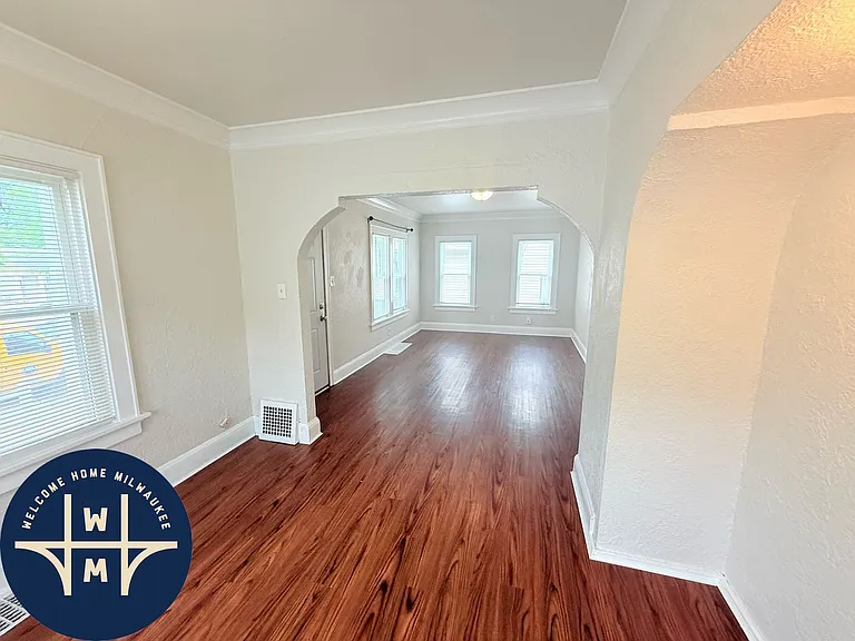 221 W Ring St — Photo 5