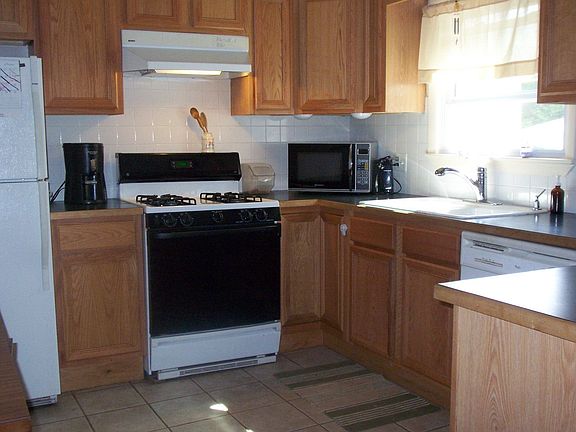 Fully Applianced Kitchen