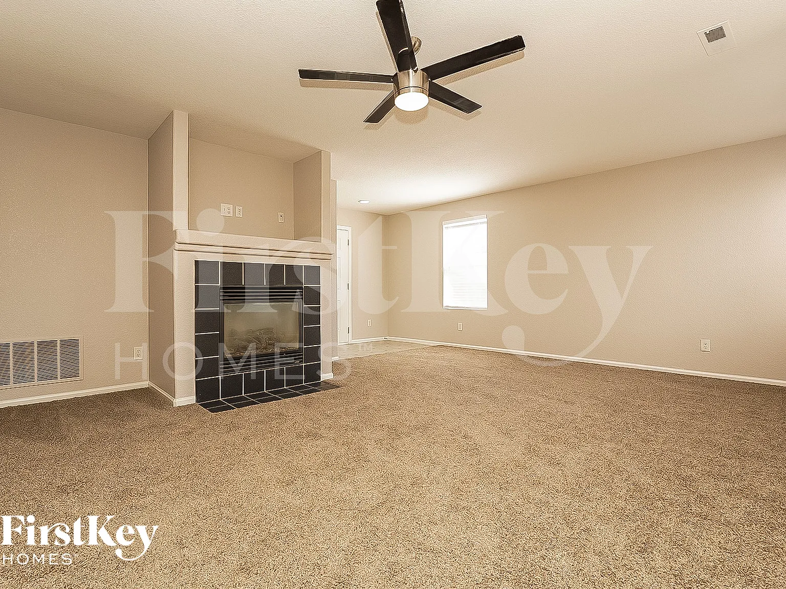 3 bed, 2.0 bath, 1684 sqft, $2,330 — Photo 4