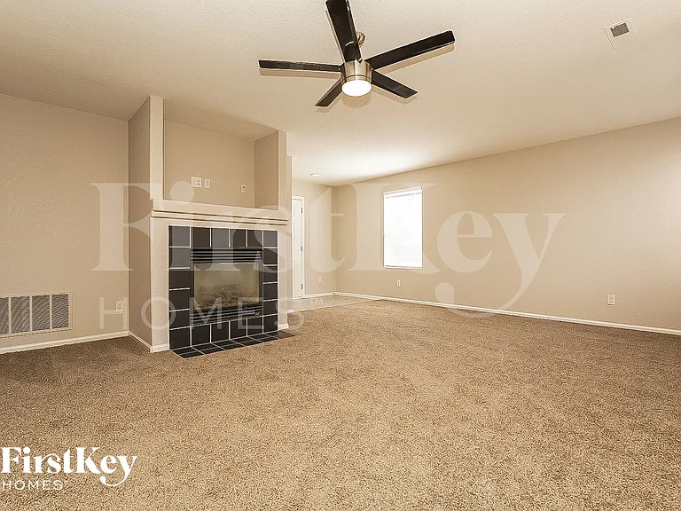 783 Willow Dr — Photo 4