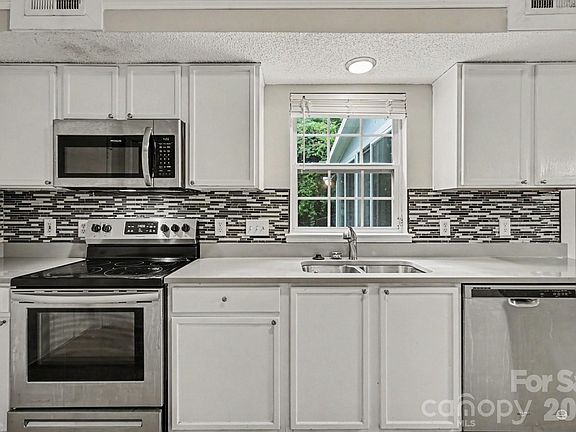 5th image of 1029 Jordans Pond Ln