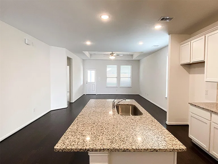 31302 Whitfield Ct — Photo 6