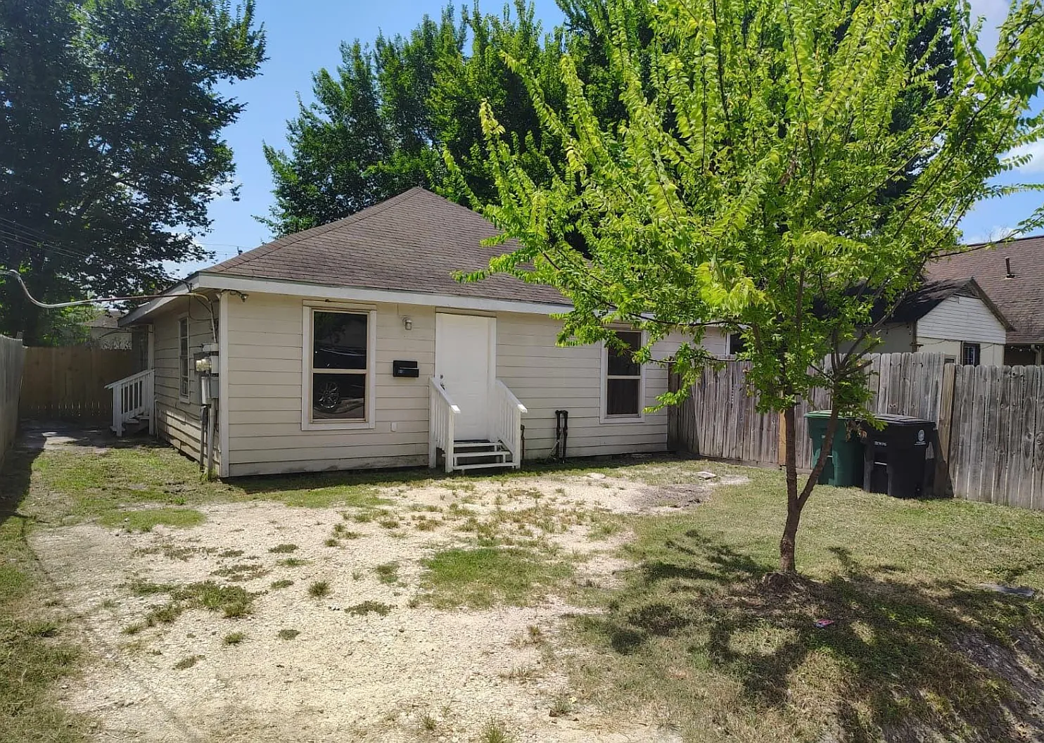 3 bed, 1280 sqft, $1,400 — Photo 2