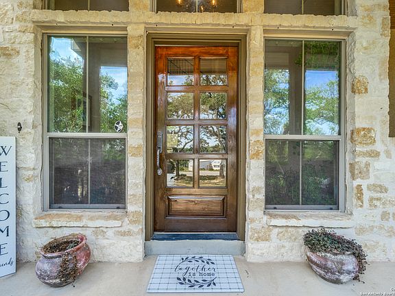 2nd image of 102 Comal Crest
