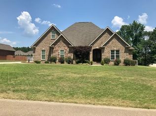 276 Fawn Ln, Killen, AL 35645