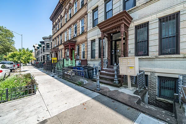 Rented by Platinum Properties | media 18