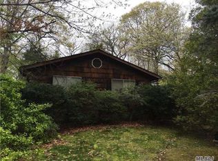 34 Village Hill Dr, Dix Hills, NY 11746