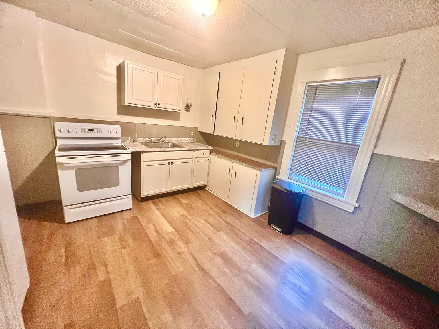 3 bed, 1100 sqft, $1,500 — Photo 3