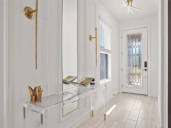 4th image of 4724 Crestpoint Way