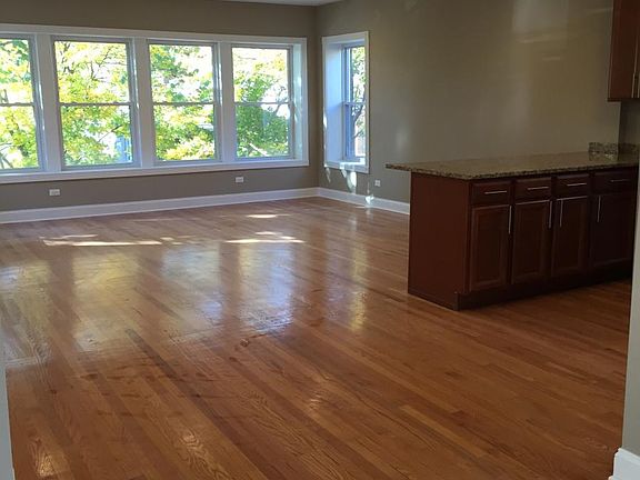 4th image of 5225 N Sawyer Ave #2
