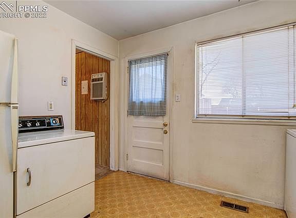 5th image of 2222 Ivanhoe Dr