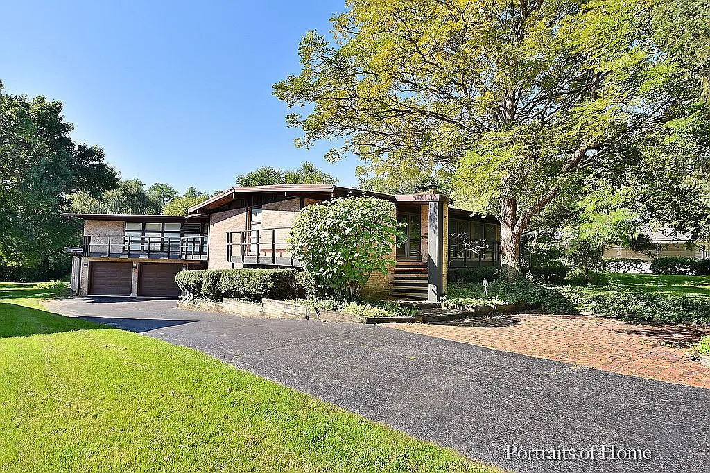 916 W Elm St photo 1