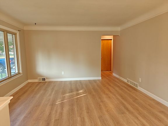 3rd image of 6566 Hawthorne St