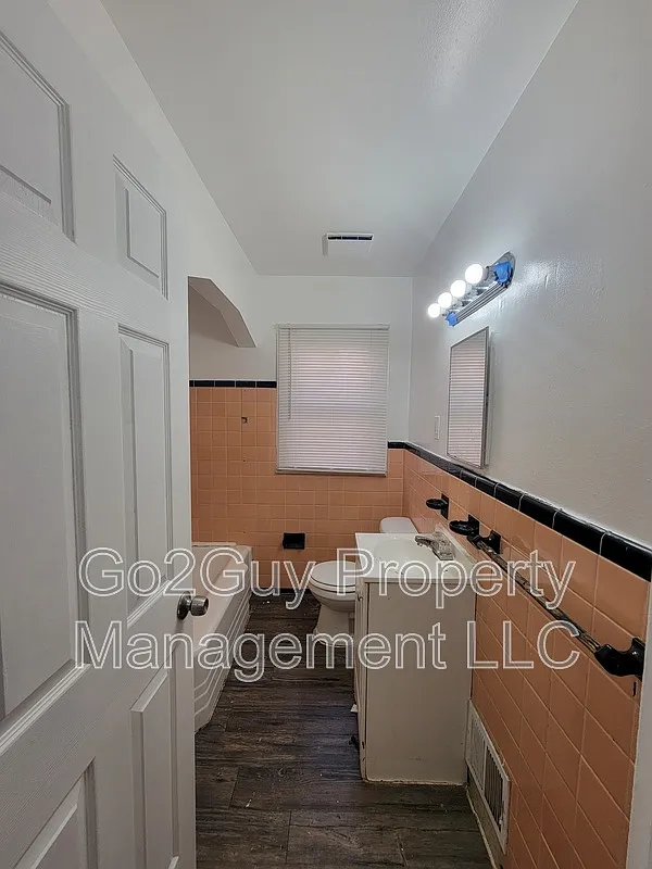 3 bed, 1.0 bath, 1000 sqft, $1,500 — Photo 2