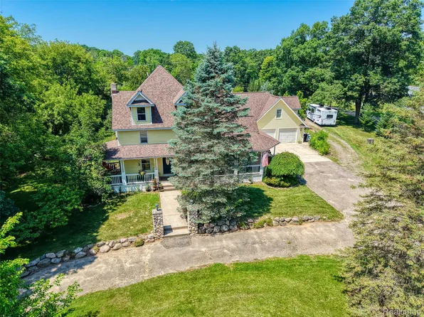 7500 Farley Rd, Pinckney, MI 48169