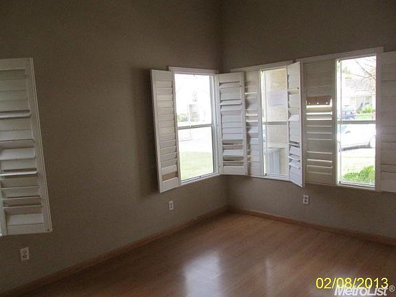 3rd image of 4421 Dandelion Ct