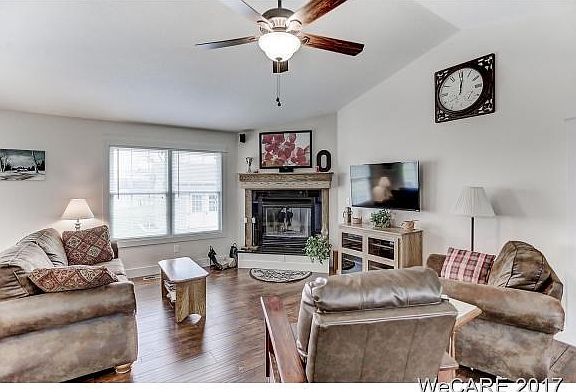 Living Room with Gas Fireplace