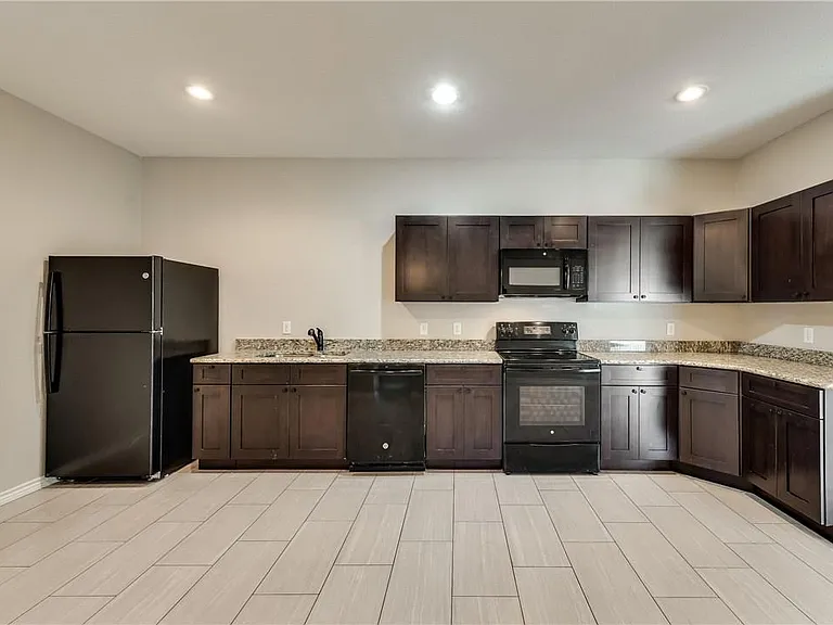 6037 Jennings St — Photo 5