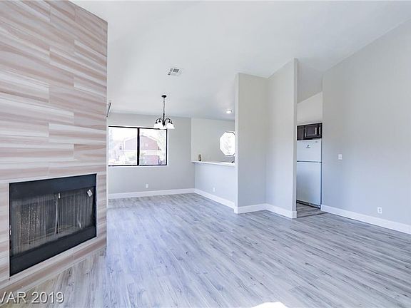 3rd image of 5036 S Rainbow Blvd Unit 202
