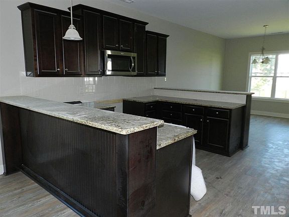 3rd image of 166 Kyndallee Ln