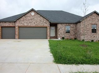 655 Douglas St, Pea Ridge, AR 72751