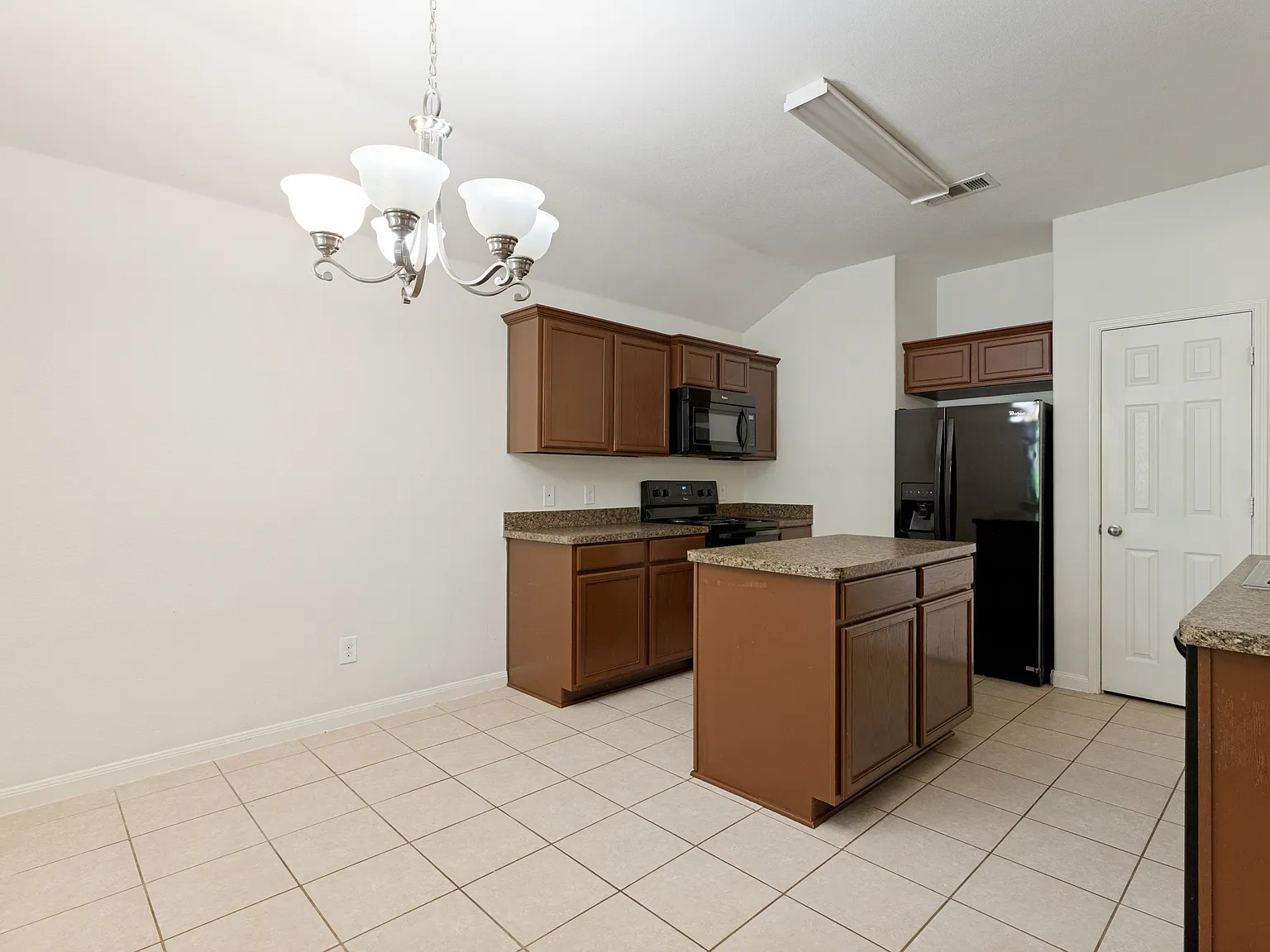 3 bed, 1467 sqft, $1,845 — Photo 3