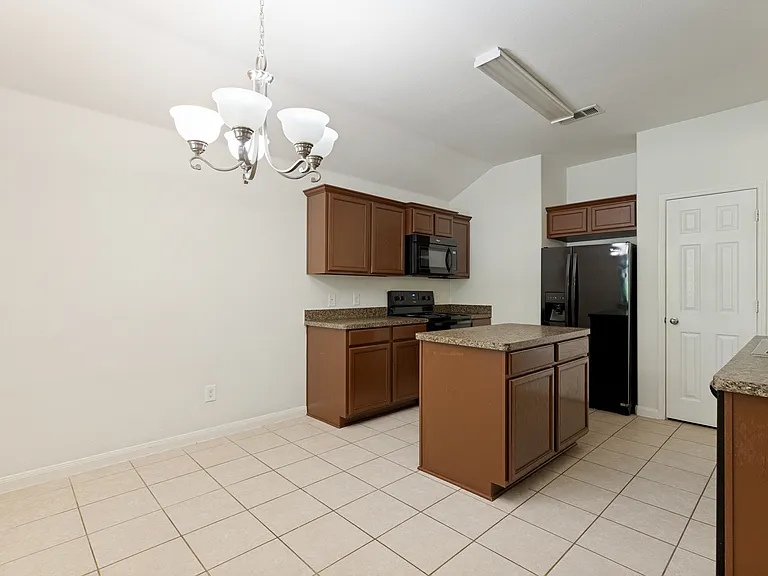 1800 Black Willow Trl — Photo 3