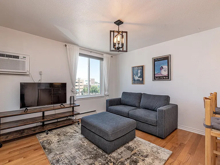 1833 N Williams St #504 — Photo 10