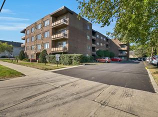 435 Ridge Rd APT 208, Wilmette, IL 60091
