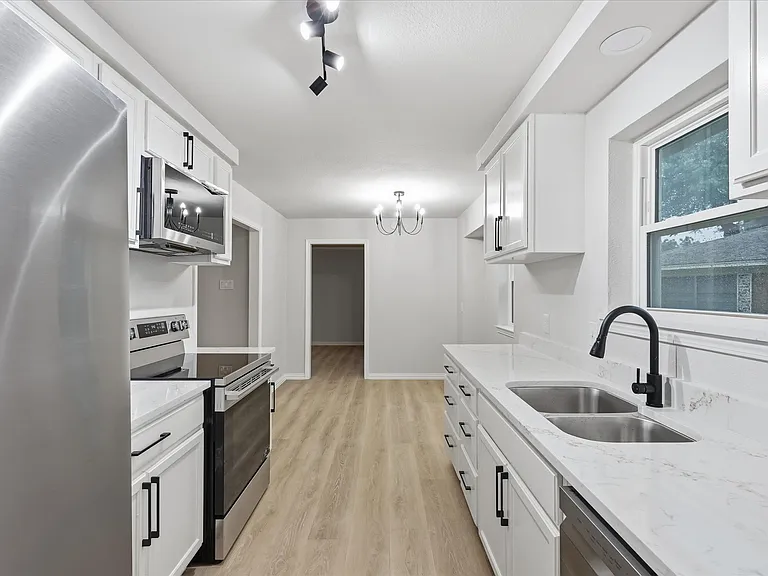 5719 Enchanted Ln — Photo 3