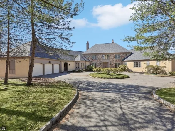 29 Hilltop Rd, Kinnelon Boro, NJ 07405