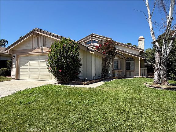 3rd image of 30612 Hollyberry Ln