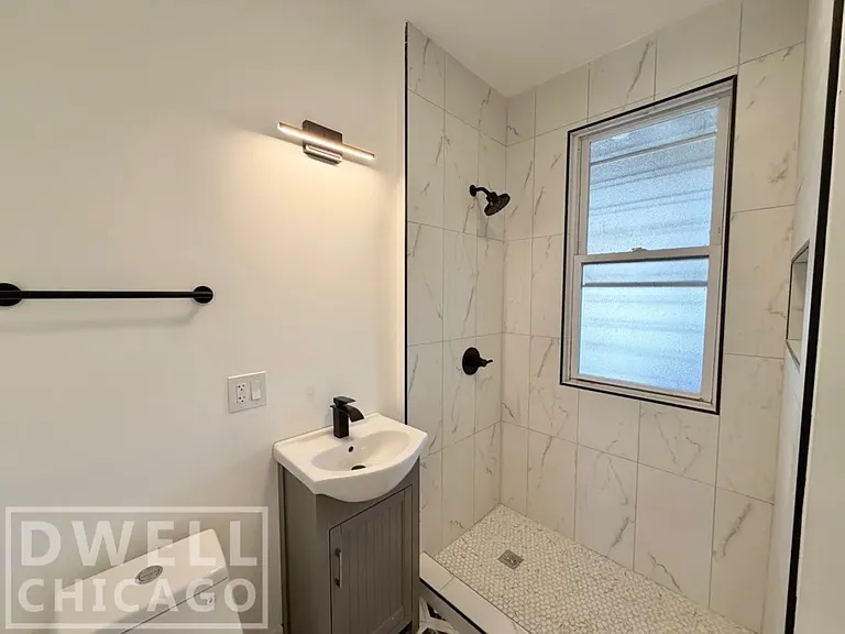 1522 W Ardmore Ave — Photo 2