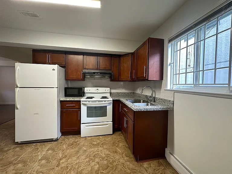 1886 E 52nd Ave — Photo 1