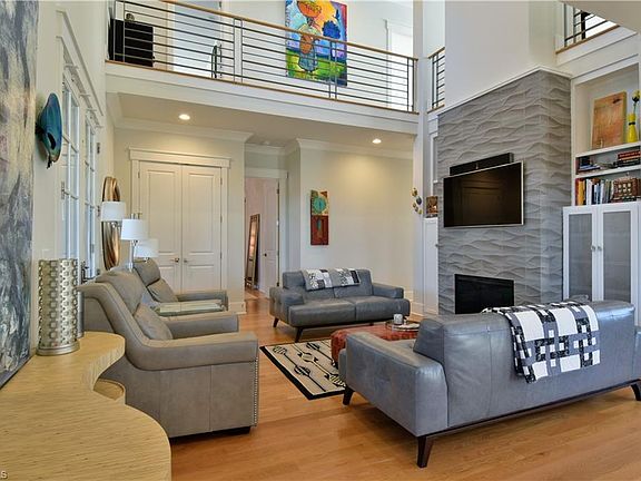 5th image of 292 Glade View Ct