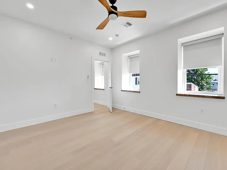 132 E Market St #202 — Photo 9