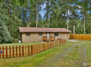 8104 Hawaii Ln, Clinton, WA