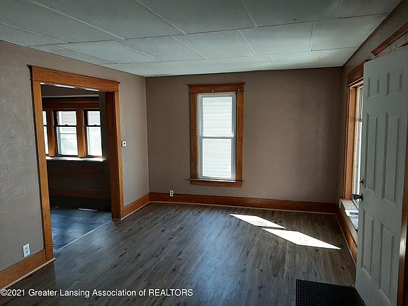 3rd image of 139 S Hayford Ave