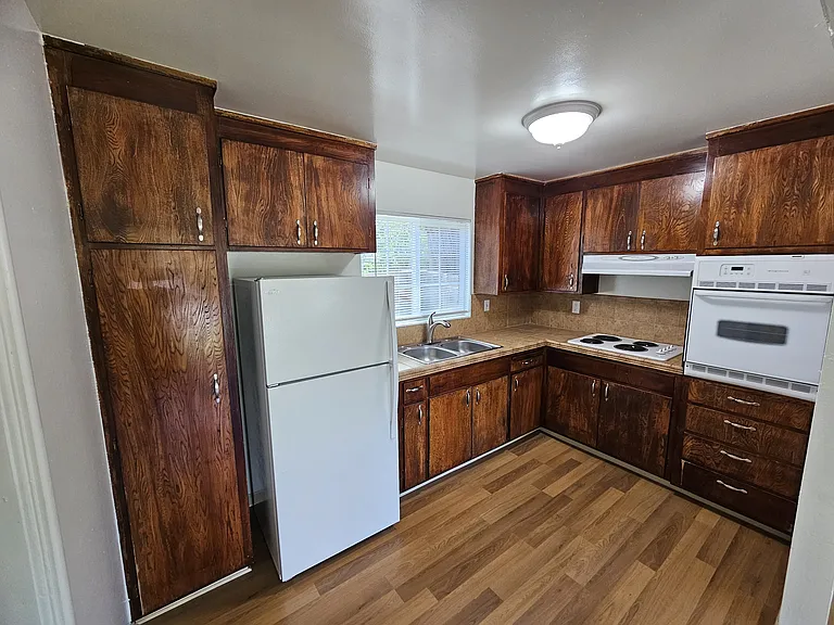 1425 Snow St — Photo 5