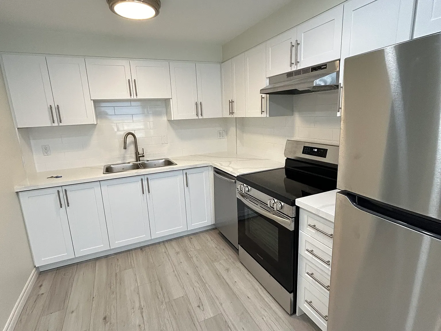 190 Gage Ave S — Photo 3
